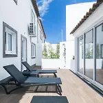 Modern 3Br Home, Ac In All Rooms, Walk To 2 Beaches, Private Patio, Washer & Dryer Holiday home *