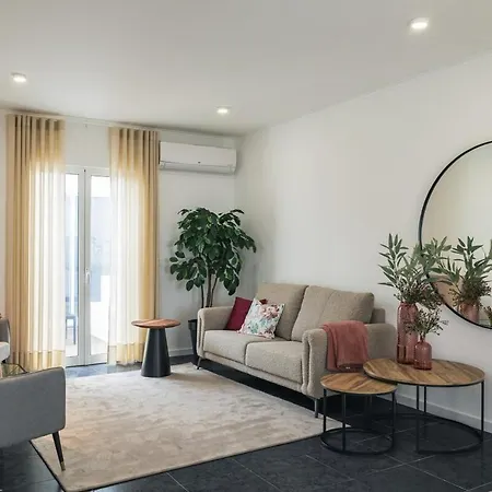 Сasa de vacaciones Casa Moderna - New Stylish With Private Outdoor Dining Patio, Ac, Washer And Dryer - Near & Shops Ribeira Grande