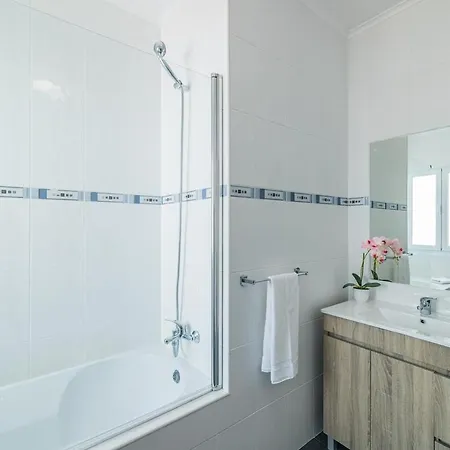 Casa Moderna - New Stylish With Private Outdoor Dining Patio, Ac, Washer And Dryer - Near & Shops Сasa de vacaciones