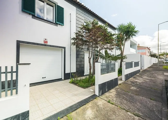 Dom wakacyjny Casa Moderna - New Stylish With Private Outdoor Dining Patio, Ac, Washer And Dryer - Near & Shops *