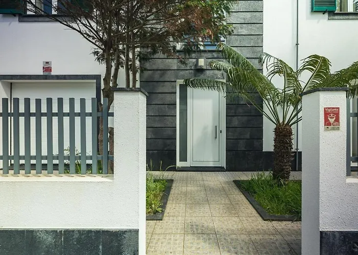 Casa Moderna - New Stylish With Private Outdoor Dining Patio, Ac, Washer And Dryer - Near & Shops Ribeira Grande