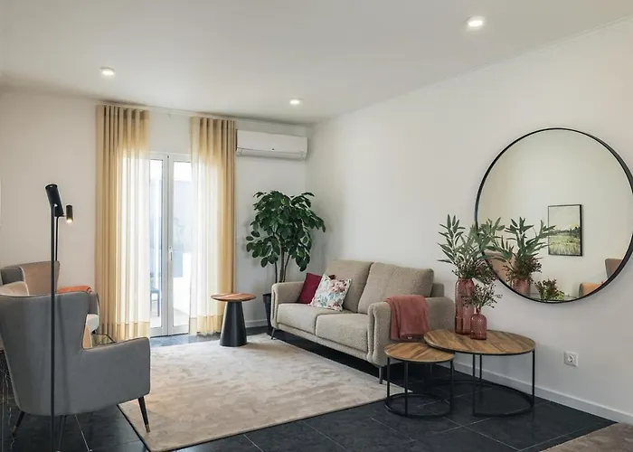 Dom wakacyjny Casa Moderna - New Stylish With Private Outdoor Dining Patio, Ac, Washer And Dryer - Near & Shops Ribeira Grande