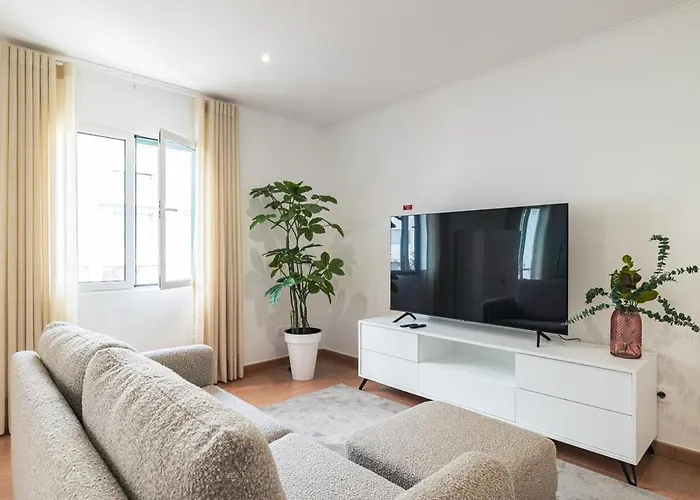 Casa Moderna - New Stylish With Private Outdoor Dining Patio, Ac, Washer And Dryer - Near & Shops Dom wakacyjny Ribeira Grande