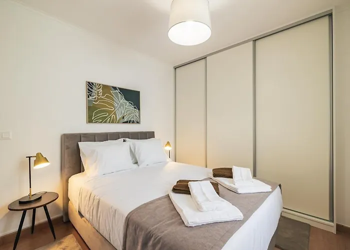 Dom wakacyjny Casa Moderna - New Stylish With Private Outdoor Dining Patio, Ac, Washer And Dryer - Near & Shops Ribeira Grande