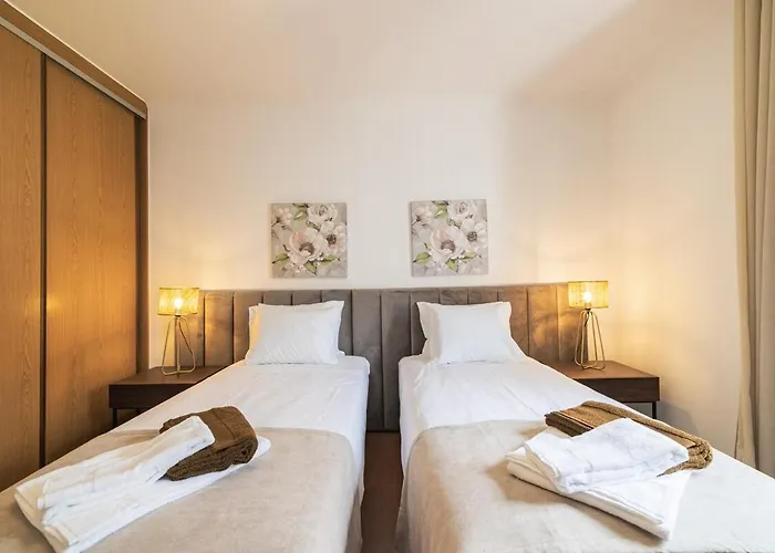 Dom wakacyjny Casa Moderna - New Stylish With Private Outdoor Dining Patio, Ac, Washer And Dryer - Near & Shops