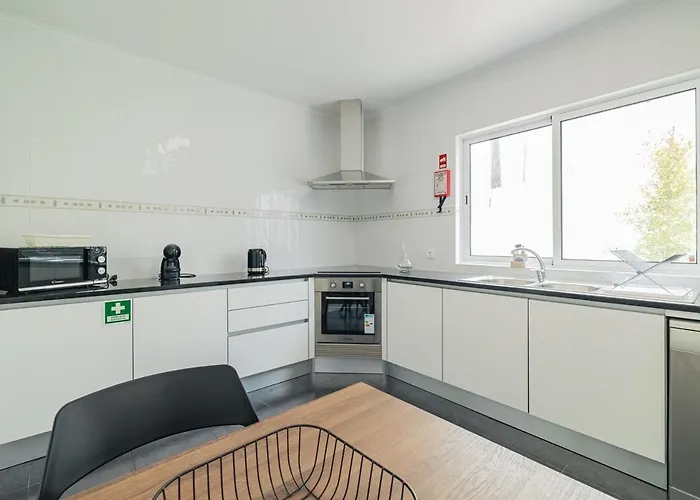 Casa Moderna - New Stylish With Private Outdoor Dining Patio, Ac, Washer And Dryer - Near & Shops Dom wakacyjny Ribeira Grande