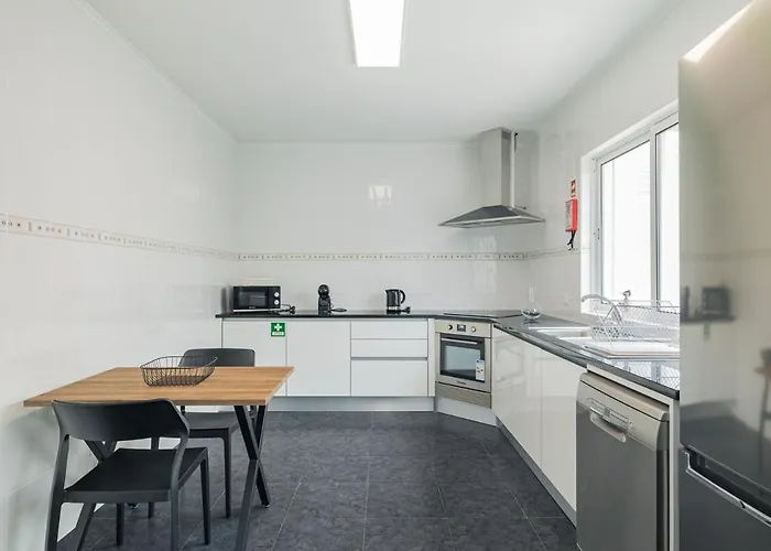 Casa Moderna - New Stylish With Private Outdoor Dining Patio, Ac, Washer And Dryer - Near & Shops Ribeira Grande