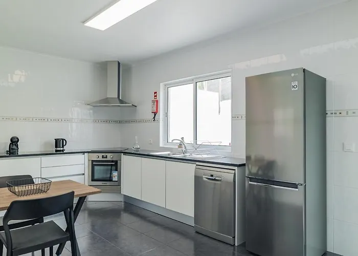 Dom wakacyjny Casa Moderna - New Stylish With Private Outdoor Dining Patio, Ac, Washer And Dryer - Near & Shops *