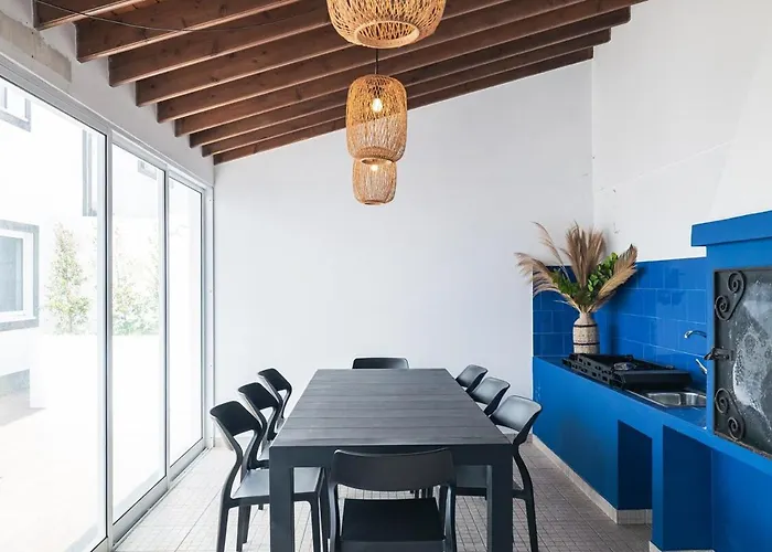 Casa Moderna - New Stylish With Private Outdoor Dining Patio, Ac, Washer And Dryer - Near & Shops Ribeira Grande